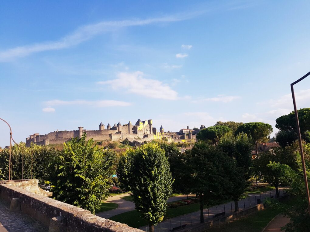 Pohled na Hrad Carcassonne z mostu pod hradem