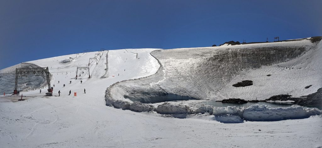 Letní lyžování na ledovci v Les 2 Alpes.