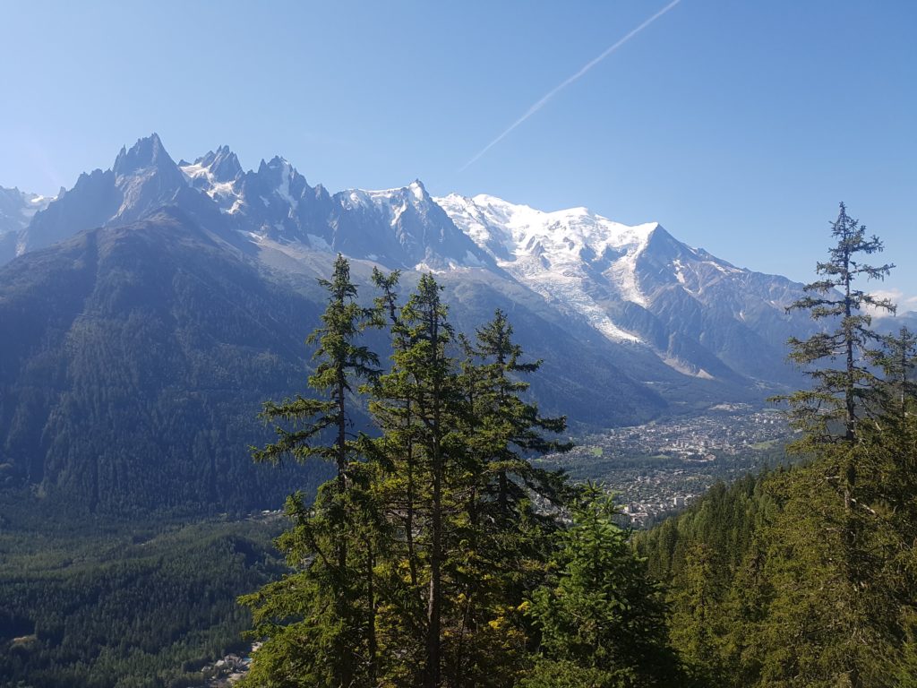 Pohled na Mont Blanc z výstupu k jezeru Lac Blanc.