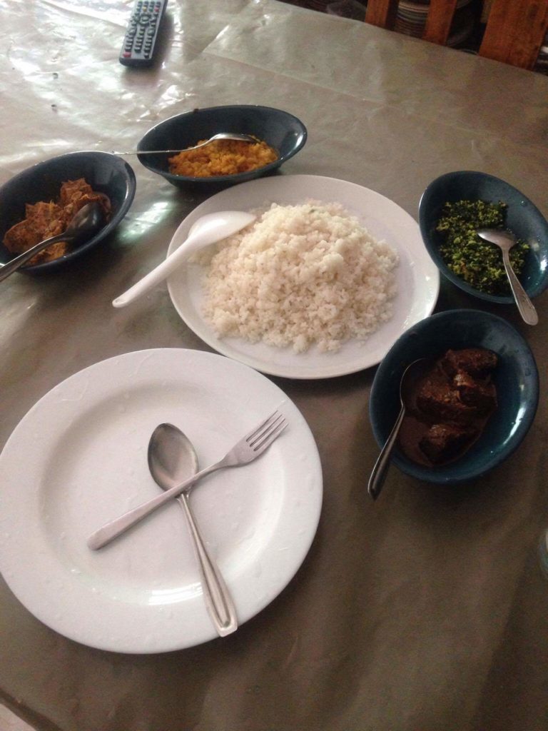 Tradiční rice and curry.