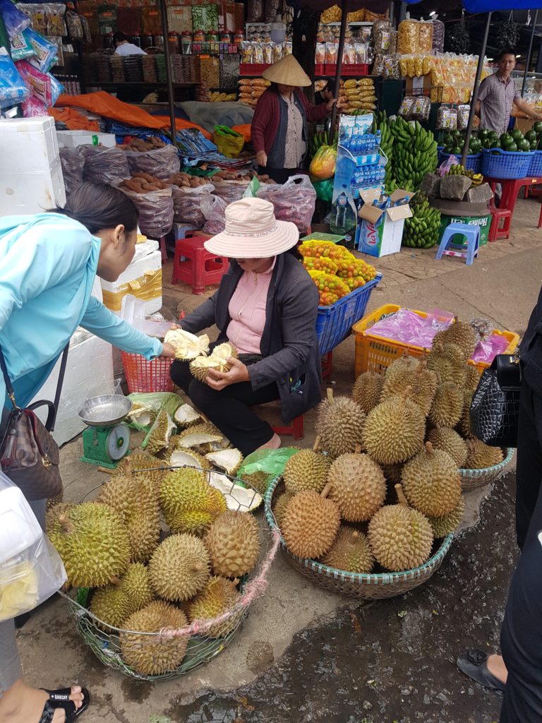 Durian - nejsmradlavější ovoce s velice specifickou chutí.