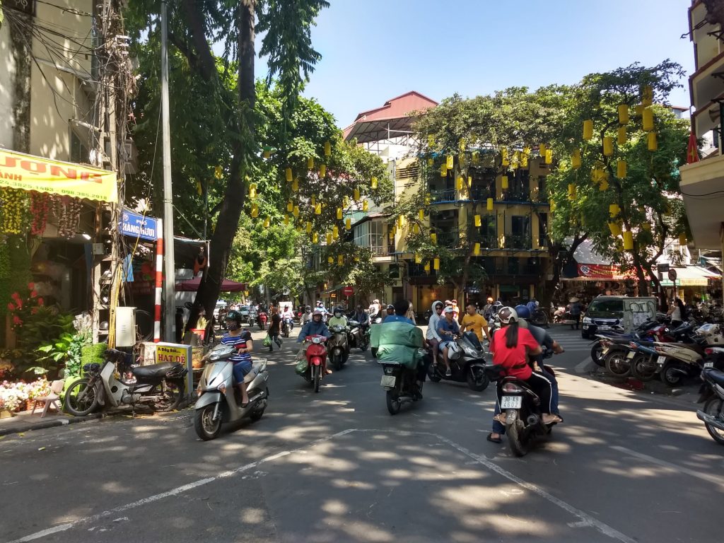 Doprava je ve Vietnamu chaotická, zejména ve velkých městech, Hanoj. 