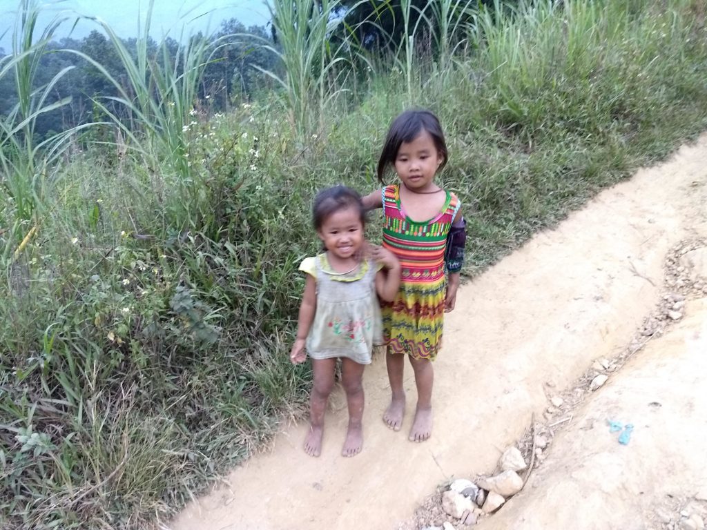 Vesnické děti v okolí Du Gia.