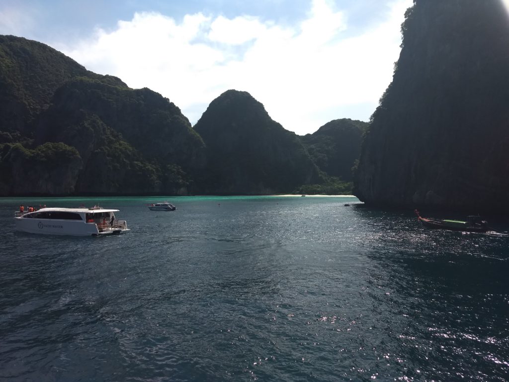 Proslulá Maya bay v dáli. Phi Phi