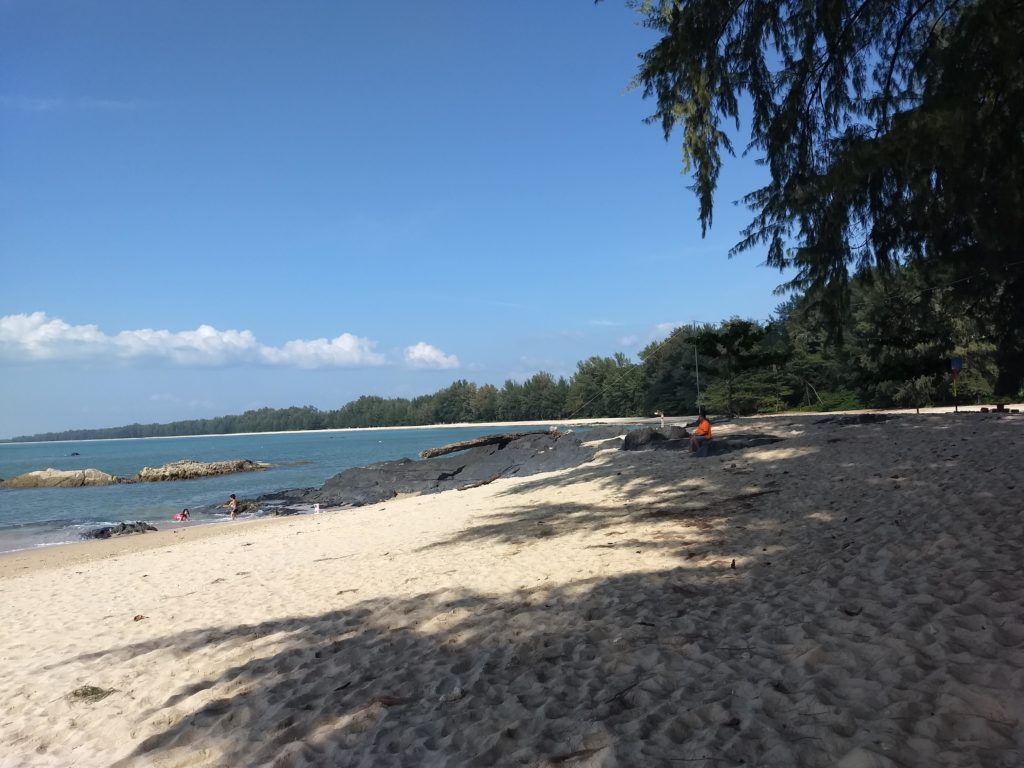 Dlouhé pláže v Khao Lak. Pak Weep Beach.