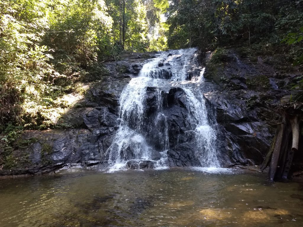 Národní park Khao Lak, vodopád Ton Chongfa.