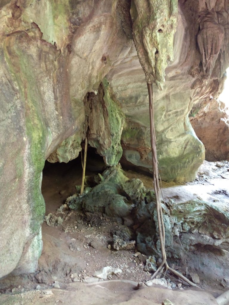 Bat Cave poblíž Vodopádu Khlong Chak, Ko Lanta.