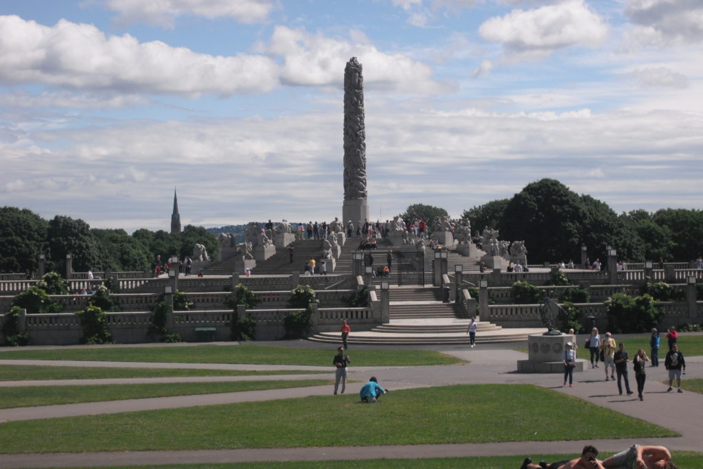 Dominantní sloup uprostřed Frogner parku, Oslo.