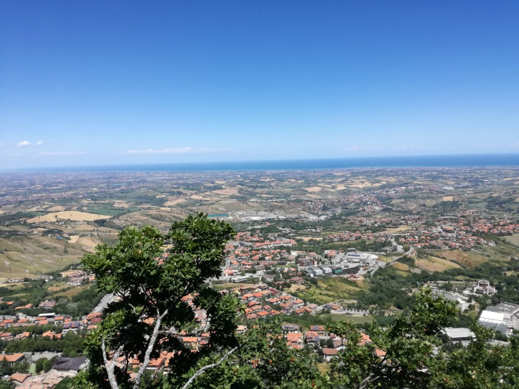Výhled z pevnosti na italské pobřeží, San Marino.