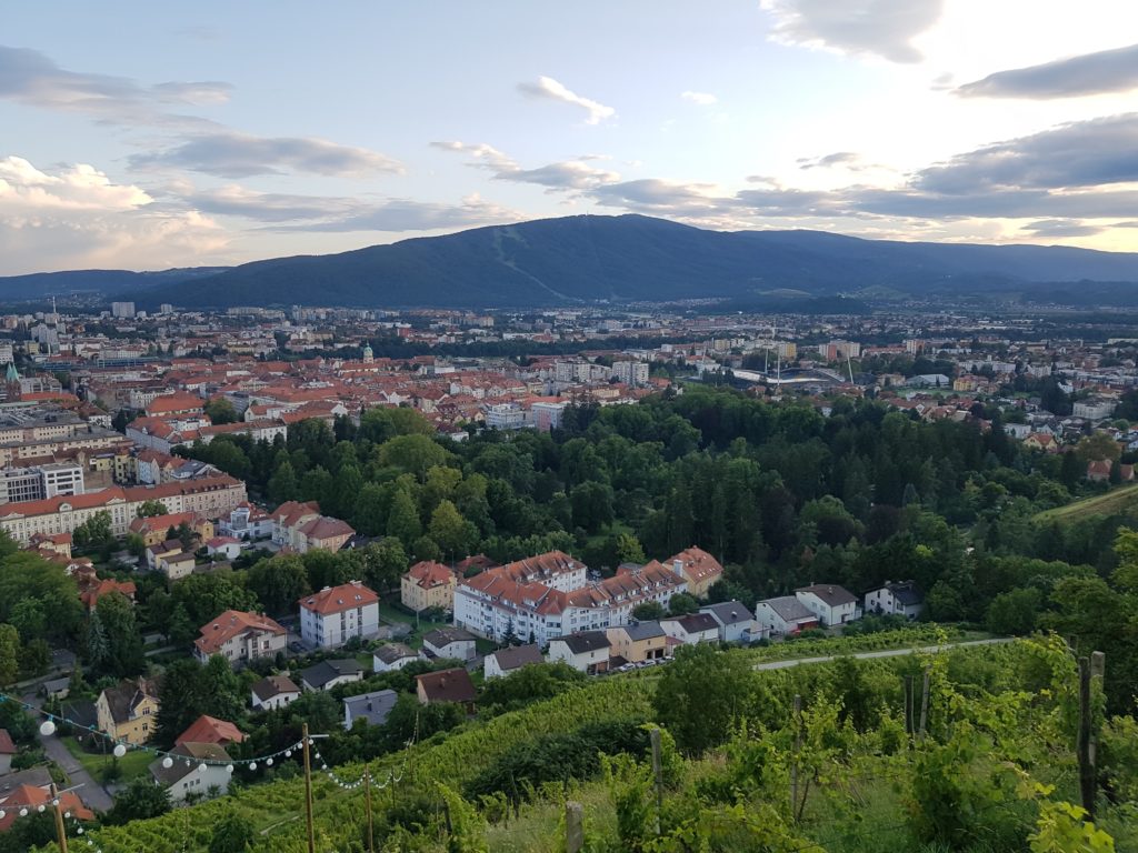 Pohled na Maribor z vyhlídky Kalvarija.