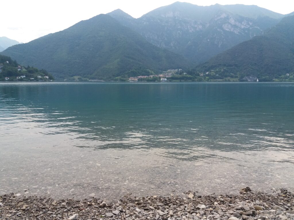 Klidné Lago di Ledro nedaleko Gardy.